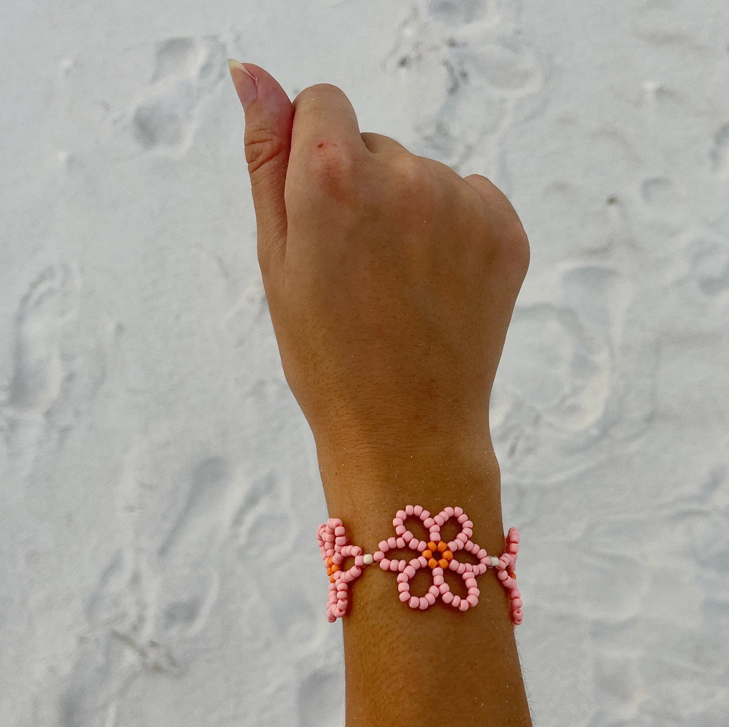 Dainty Beaded Daisy Bracelet