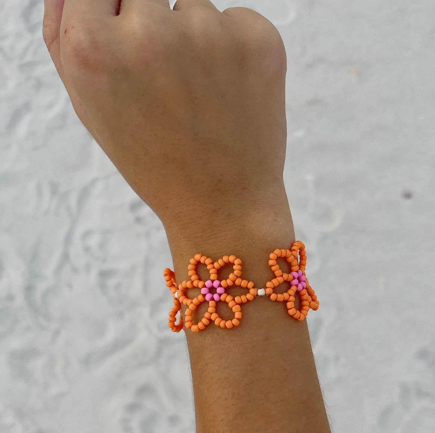 Dainty Beaded Daisy Bracelet